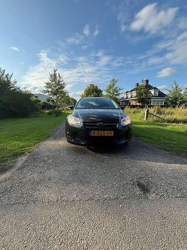 Zwart Occasion 2014 Ford Focus Titanium Stationwagen | € 5.250 (Goede deal) - Afbeelding 1/4