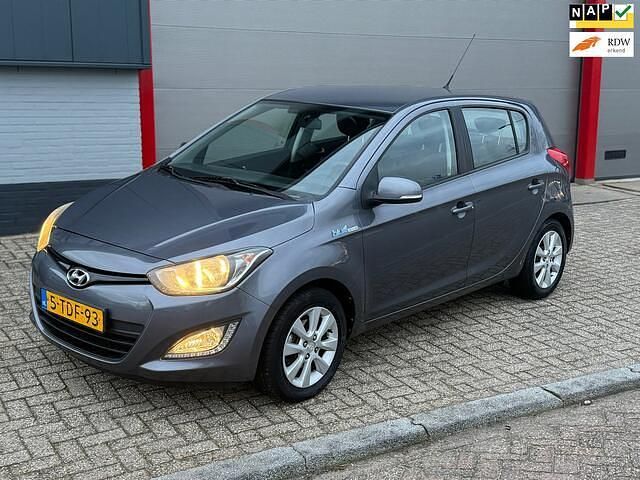 Grijs Gebruikt 2014 Hyundai i20 Hatchback | € 3.249 (Eerlijke prijs) - Afbeelding 1/4