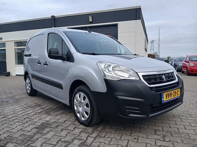 Grijs (metallic) Gebruikt 2017 Peugeot Partner MPV | € 6.999 (Eerlijke prijs) - Afbeelding 1/4
