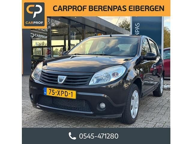 Zwart (metallic) Gebruikt 2012 Dacia Sandero Hatchback | € 2.950 (Eerlijke prijs) - Afbeelding 1/4