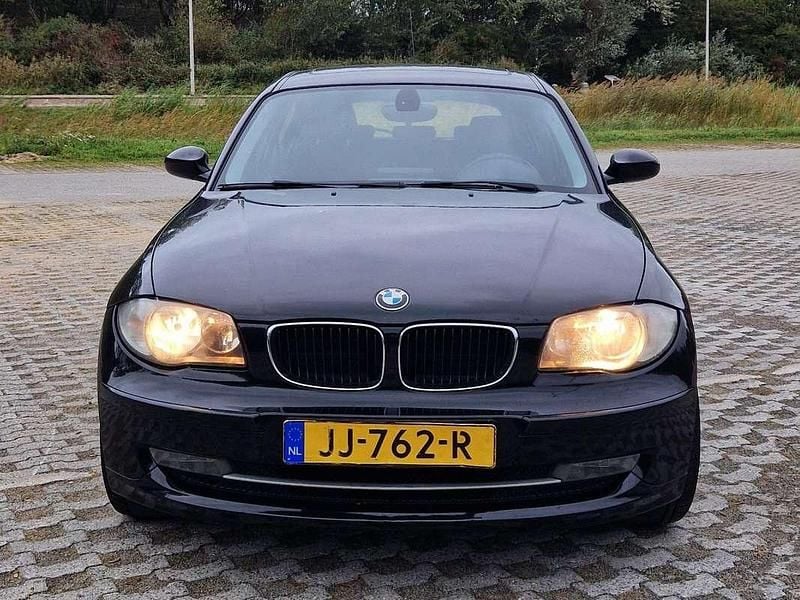Zwart Gebruikt 2008 BMW 118 Hatchback | € 4.200 (Goede deal) - Afbeelding 1/4