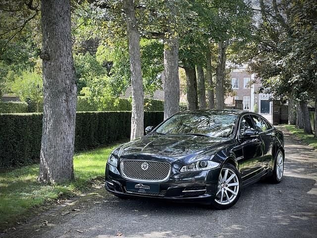 Grijs Gebruikt 2014 Jaguar XJ Premium Luxury Sedan | € 17.950 (Eerlijke prijs) - Afbeelding 1/4