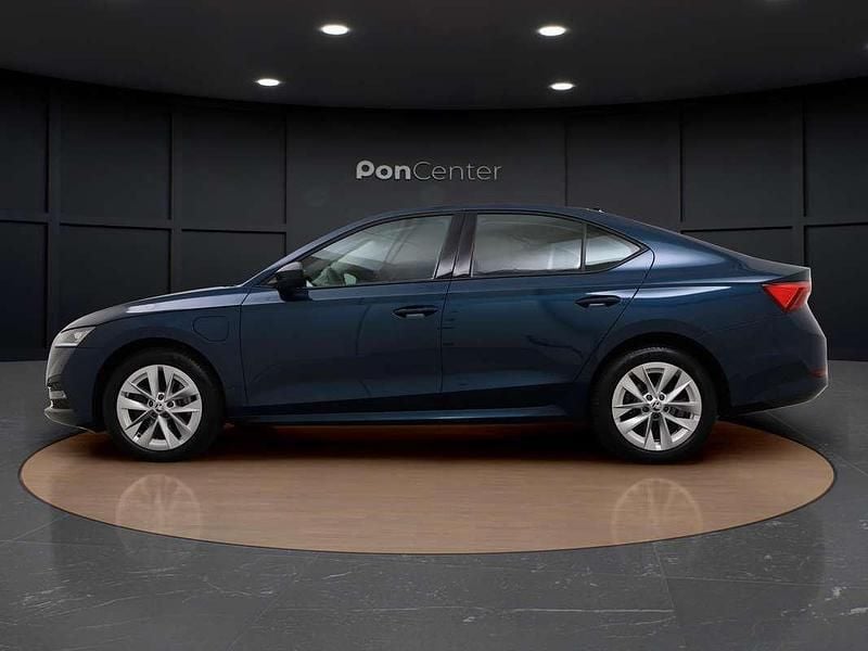 Occasion Skoda Octavia Business Line 204 PK (150 kW) 2022 Blauw Hatchback