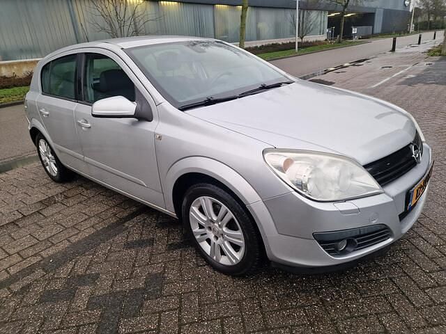 Occasion Opel Astra Executive 116 PK (85 kW) 2007 Grijs (metallic) Hatchback