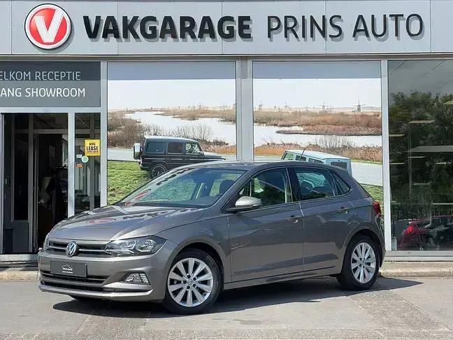 Grijs, metallic lak Gebruikt 2020 VW Polo Highline Hatchback | € 17.700 (Iets duurder) - Afbeelding 1/4