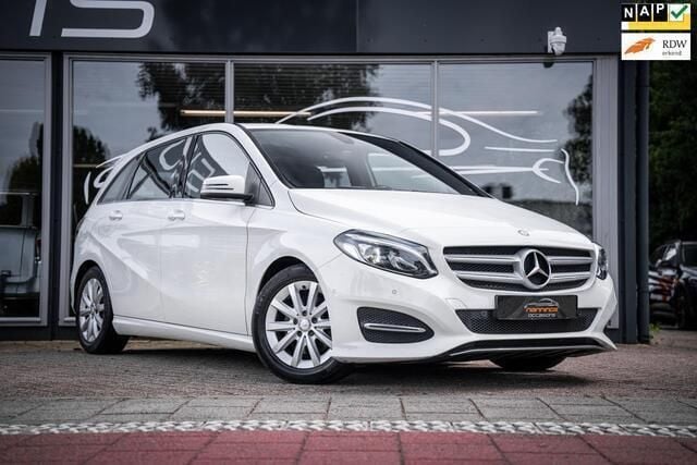 Wit, metallic lak Gebruikt 2017 Mercedes B180 Edition MPV | € 16.750 (Eerlijke prijs) - Afbeelding 1/4
