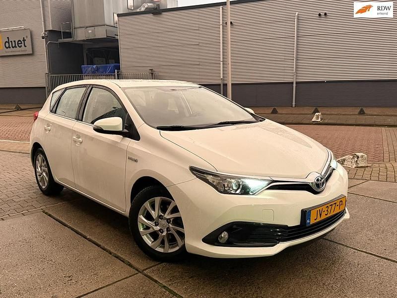 Wit Gebruikt 2016 Toyota Auris Hybrid Hatchback | € 14.950 (Eerlijke prijs) - Afbeelding 1/4