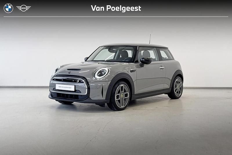 Moonwalk grey Occasion 2022 Mini Cooper Essential Hatchback | € 20.900 (Goede deal) - Afbeelding 1/4
