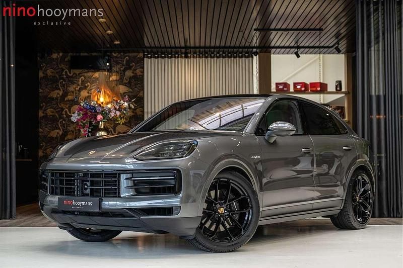 Grijs Occasion 2024 Porsche Cayenne SUV | € 123.950 (Duur) - Afbeelding 1/4