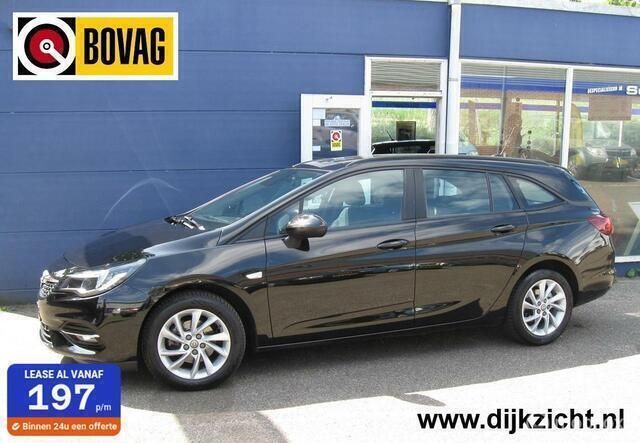 Zwart Gebruikt 2020 Opel Astra Edition Stationwagen | € 11.945 (Eerlijke prijs) - Afbeelding 1/4