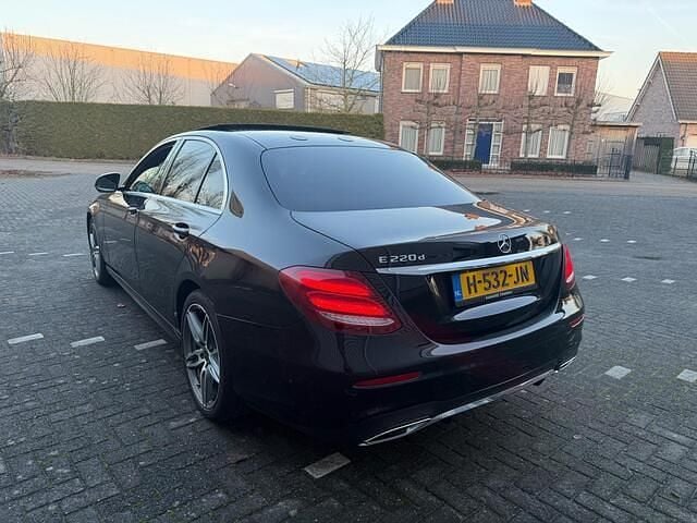 Occasion Mercedes E220 AMG line 195 PK (143 kW) 2019 Zwart (metallic) Sedan