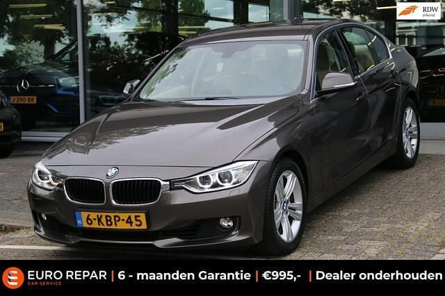Bruin Gebruikt 2013 BMW 320 Executive Sedan | € 14.295 (Eerlijke prijs) - Afbeelding 1/4
