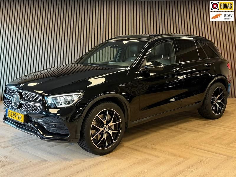 Zwart Occasion 2022 Mercedes GLC200 Premium Plus SUV | € 49.995 (Eerlijke prijs) - Afbeelding 1/4