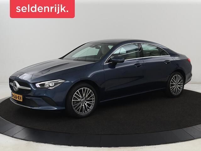 Blauw Occasion 2022 Mercedes E250 Luxury Sedan | € 26.900 (Super prijs) - Afbeelding 1/4