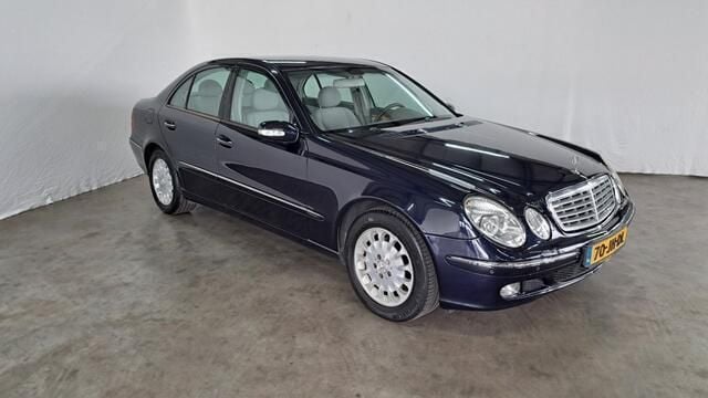 Blauw Gebruikt 2002 Mercedes E220 Sedan | € 1.450 (Goede deal) - Afbeelding 1/4