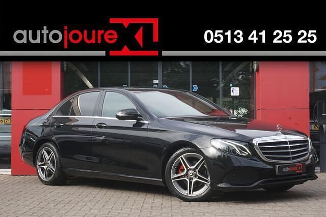 Zwart Gebruikt 2017 Mercedes E200 AMG Sedan | € 18.450 (Goede deal) - Afbeelding 1/4