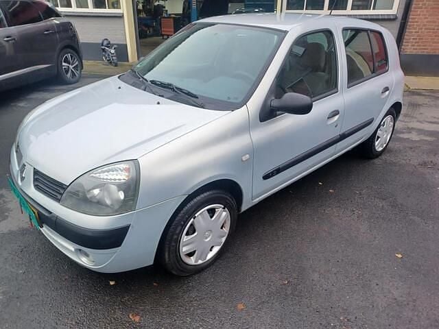 Grijs Occasion 2004 Renault Clio II Authentique Hatchback | € 999 (Goede deal) - Afbeelding 1/4