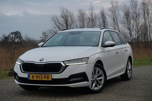 Occasion Skoda Octavia Business Line 150 PK (110 kW) 2021 Wit Stationwagen