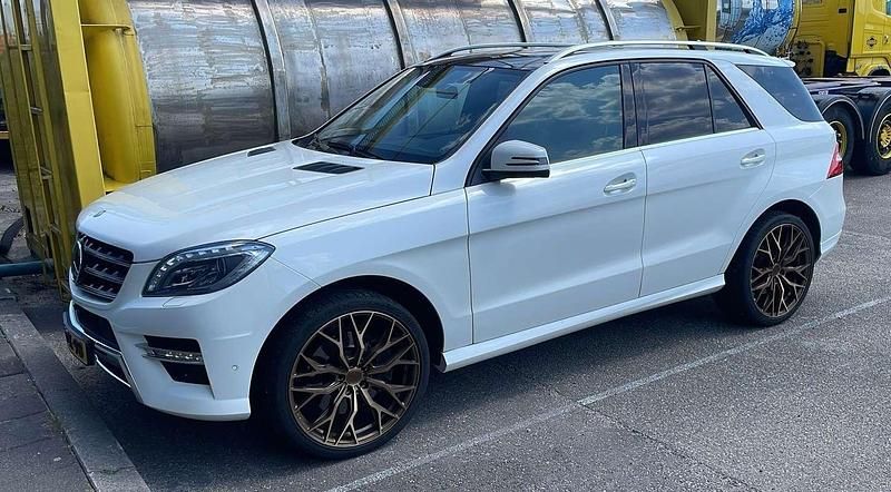 Gebruikt 2014 Mercedes ML350 SUV | € 34.750 (Iets duurder) - Afbeelding 1/4