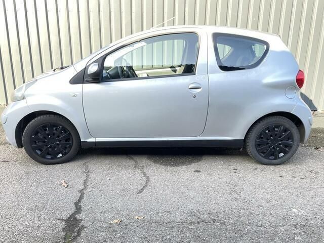 Occasion Toyota Aygo 68 PK (50 kW) 2007 Grijs Hatchback