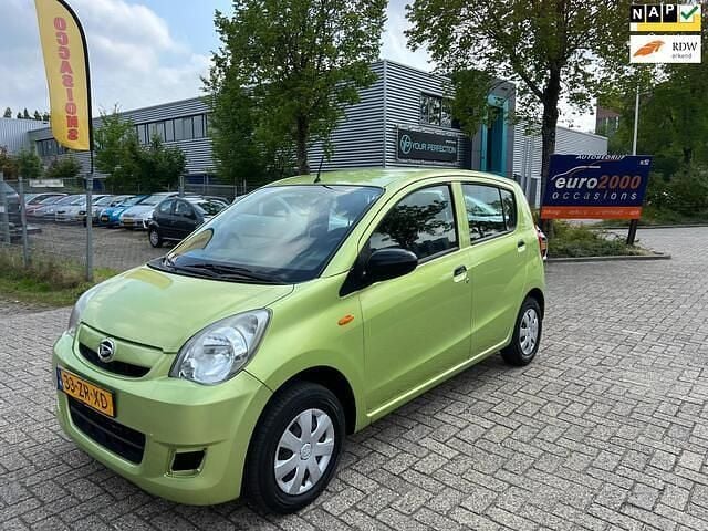 Groen Gebruikt 2008 Daihatsu Cuore Hatchback | € 1.950 (Goede deal) - Afbeelding 1/4
