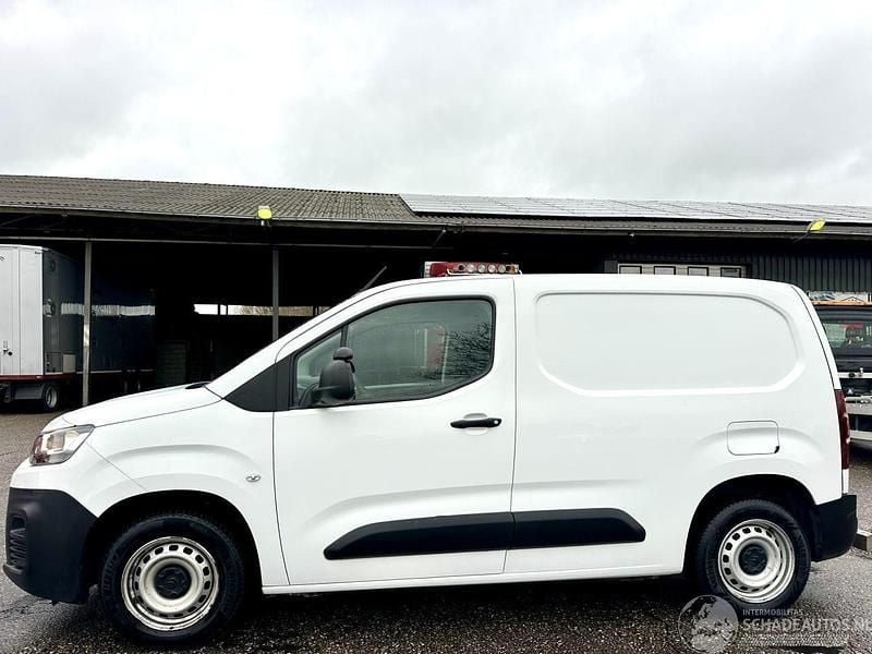 Wit Occasion 2022 Citroën Berlingo MPV | € 6.999 (Goede deal) - Afbeelding 1/4