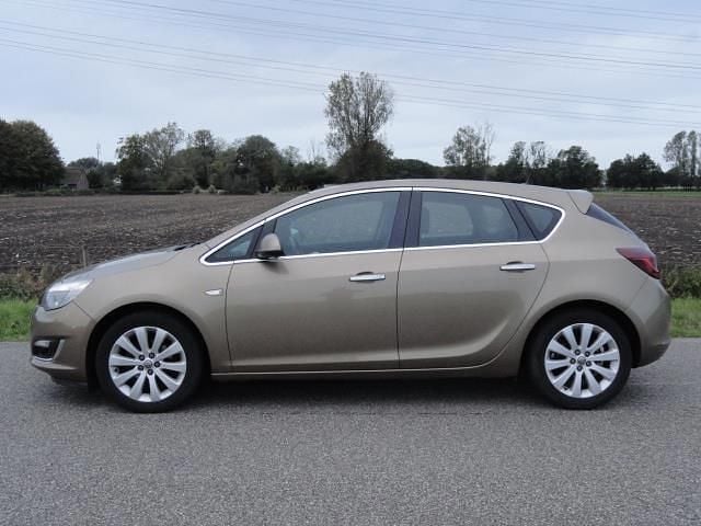 Occasion Opel Astra Sport 140 PK (102 kW) 2013 Bruin Hatchback