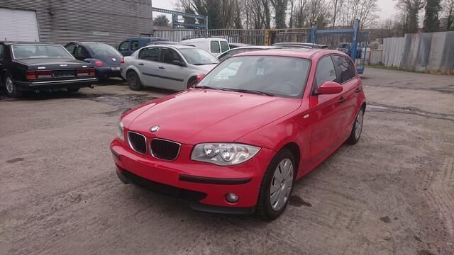 Rood Gebruikt 2005 BMW 116 Hatchback | € 4.750 - Afbeelding 1/4