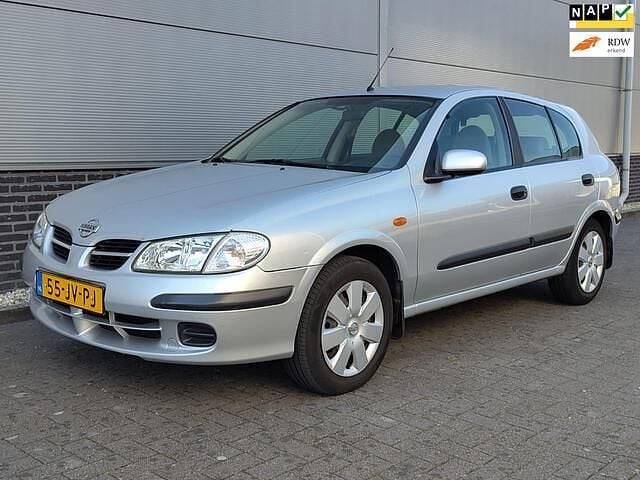 Grijs Gebruikt 2002 Nissan Almera Comfort Hatchback | € 1.250 - Afbeelding 1/4