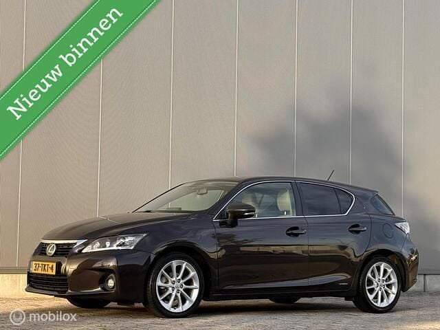 Bruin (metallic) Gebruikt 2012 Lexus CT200h Luxury Line Hatchback | € 10.995 (Eerlijke prijs) - Afbeelding 1/4
