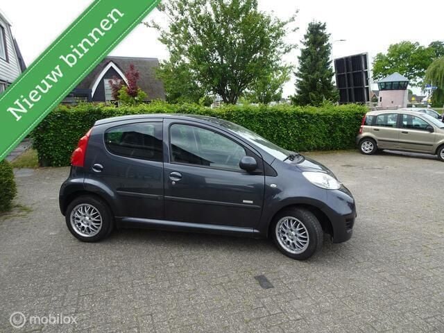 Occasion Peugeot 107 68 PK (50 kW) 2011 Grijs Hatchback