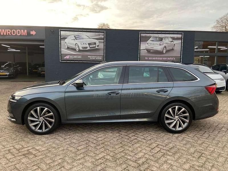 Grijs Occasion 2021 Skoda Octavia Business Line Stationwagen | € 16.995 (Eerlijke prijs) - Afbeelding 1/4