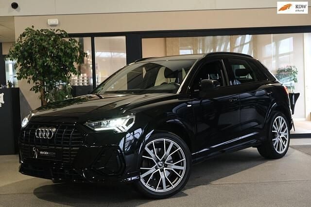 Zwart (metallic) Gebruikt 2022 Audi Q3 S-Line SUV | € 37.950 (Super prijs) - Afbeelding 1/4