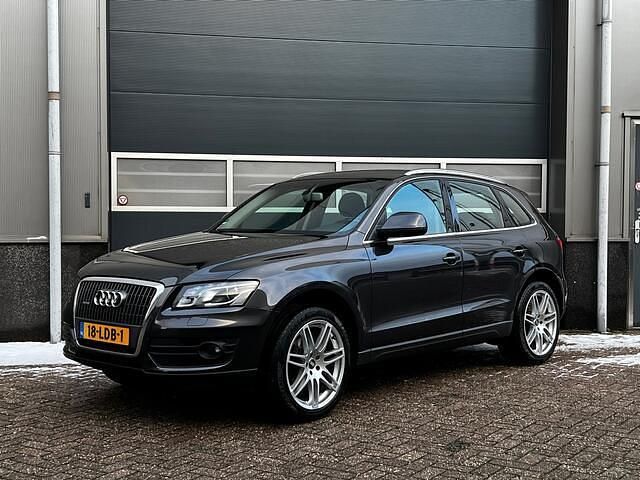 Grijs (metallic) Gebruikt 2009 Audi Q5 SUV | € 8.950 (Goede deal) - Afbeelding 1/4