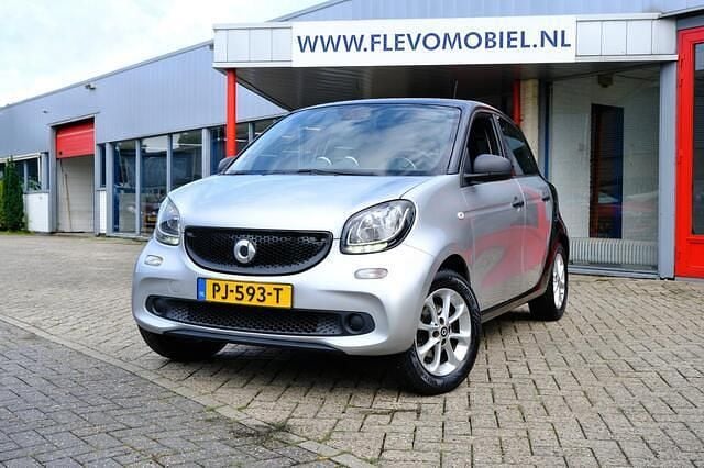 Grijs Gebruikt 2017 Smart ForFour Pure Hatchback | € 6.750 (Eerlijke prijs) - Afbeelding 1/4