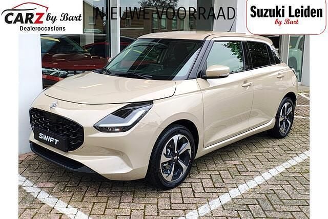 Beige Nieuw 2025 Suzuki Swift Style Hatchback | € 26.898 (Eerlijke prijs) - Afbeelding 1/4