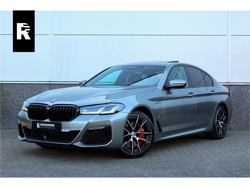 Grijs Occasion 2022 BMW 545 Executive Sedan | € 42.900 (Eerlijke prijs) - Afbeelding 1/4