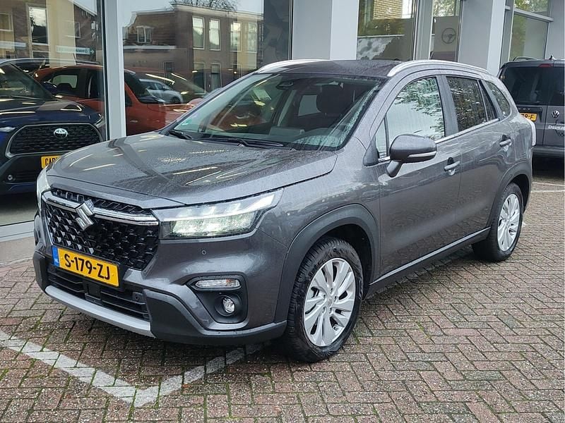 Grijs Gebruikt 2023 Suzuki SX4 S-Cross SUV | € 24.895 (Goede deal) - Afbeelding 1/4