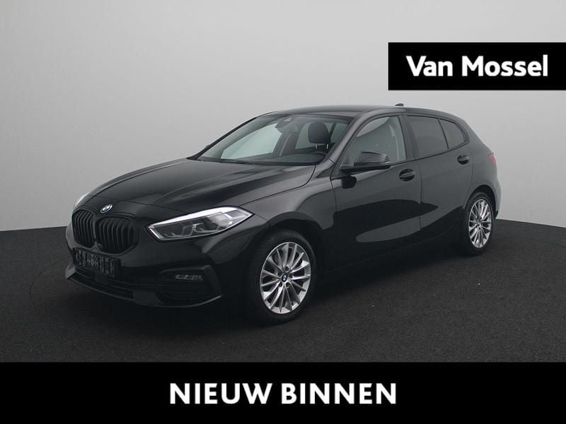 Zwart Gebruikt 2021 BMW 118 Executive Hatchback | € 22.900 (Eerlijke prijs) - Afbeelding 1/4