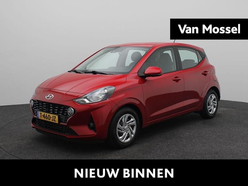 Dragon red pearl (wr7) Gebruikt 2023 Hyundai i10 Comfort Hatchback | € 14.940 (Goede deal) - Afbeelding 1/4