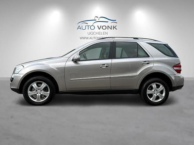 Grijs (metallic) Gebruikt 2005 Mercedes 500 SUV | € 26.950 - Afbeelding 1/4
