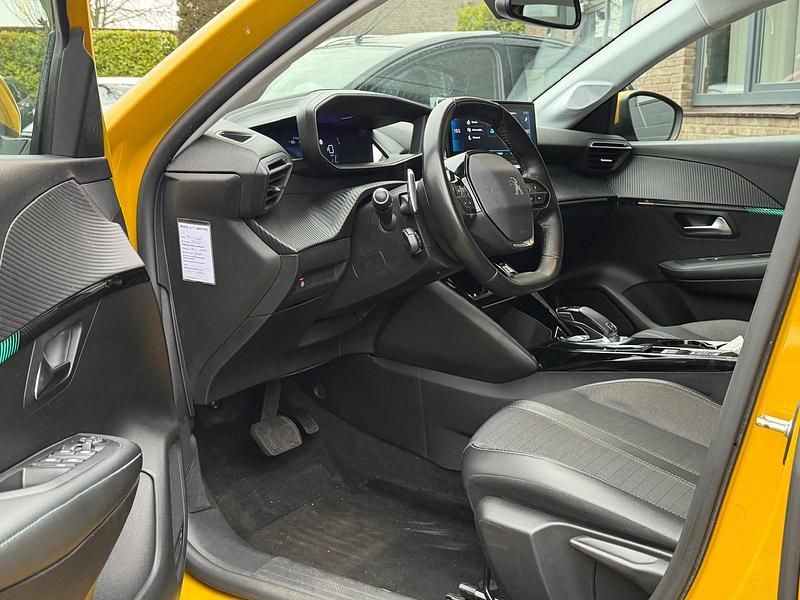 Occasion Peugeot 208 Allure 101 PK (74 kW) 2021 Geel Hatchback