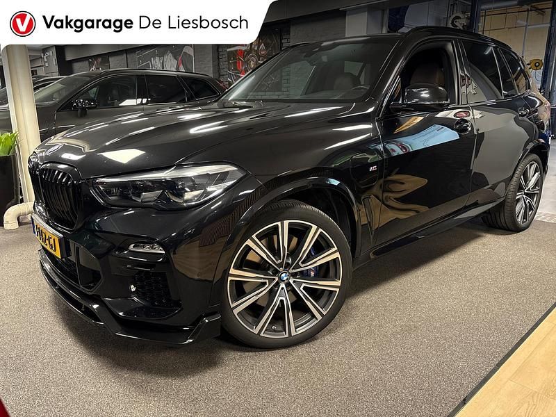 Zwart Occasion 2020 BMW X5 Executive SUV | € 43.900 (Duur) - Afbeelding 1/4