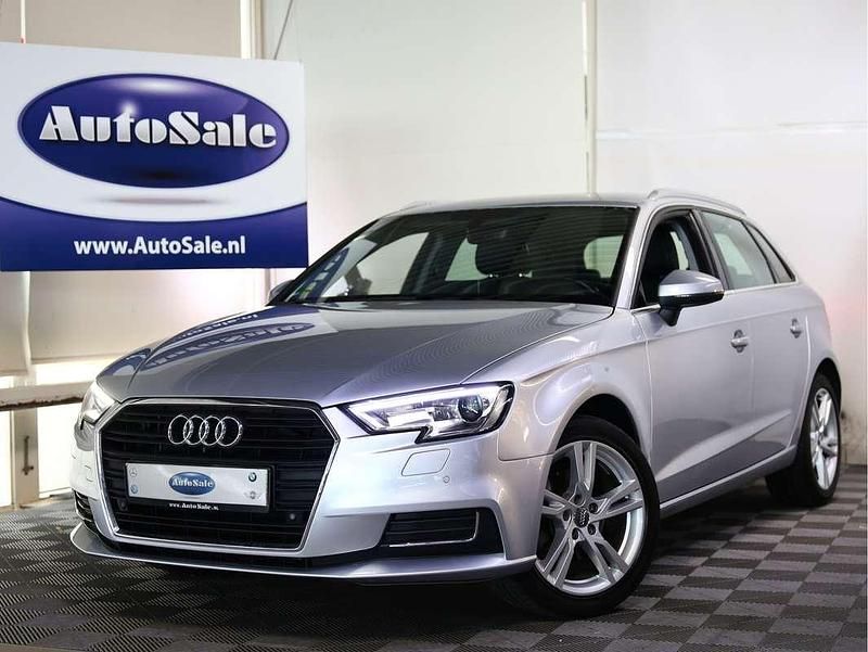 Grijs, metallic lak Gebruikt 2017 Audi A3 S-Line Hatchback | € 18.444 (Goede deal) - Afbeelding 1/4