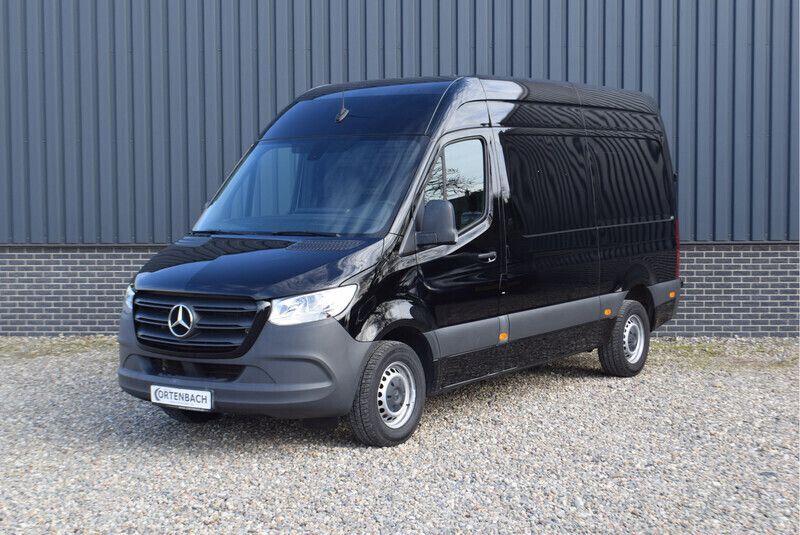 Zwart Gebruikt 2022 Mercedes Sprinter Van | € 25.990 (Super prijs) - Afbeelding 1/4