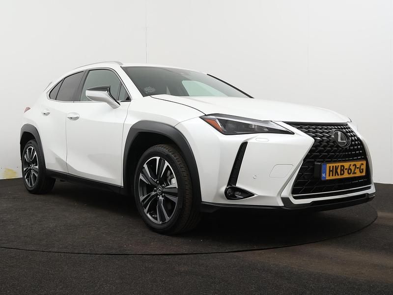 Occasion Lexus UX Business Edition 184 PK (135 kW) 2024 Wit, metallic lak SUV