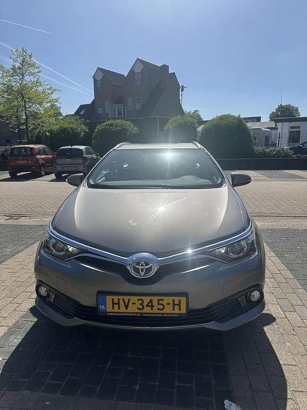 Bruin Gebruikt 2015 Toyota Auris Sport MPV | € 11.500 (Eerlijke prijs) - Afbeelding 1/4