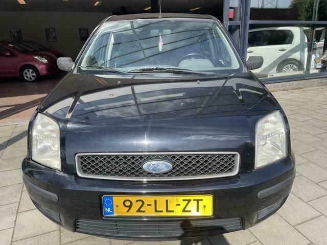 Zwart Gebruikt 2003 Ford Fusion MPV | € 1.395 (Eerlijke prijs) - Afbeelding 1/4