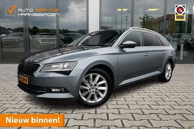 Grijs Gebruikt 2018 Skoda Superb Business Line Stationwagen | € 19.900 (Goede deal) - Afbeelding 1/4