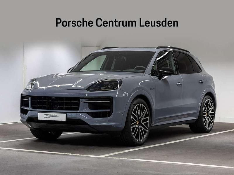 Arctic grijs Gebruikt 2024 Porsche Cayenne S E-Hybrid SUV | € 126.900 (Eerlijke prijs) - Afbeelding 1/4